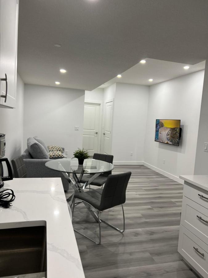 Lovely 1 Bedroom And 2 Beds * Calgary